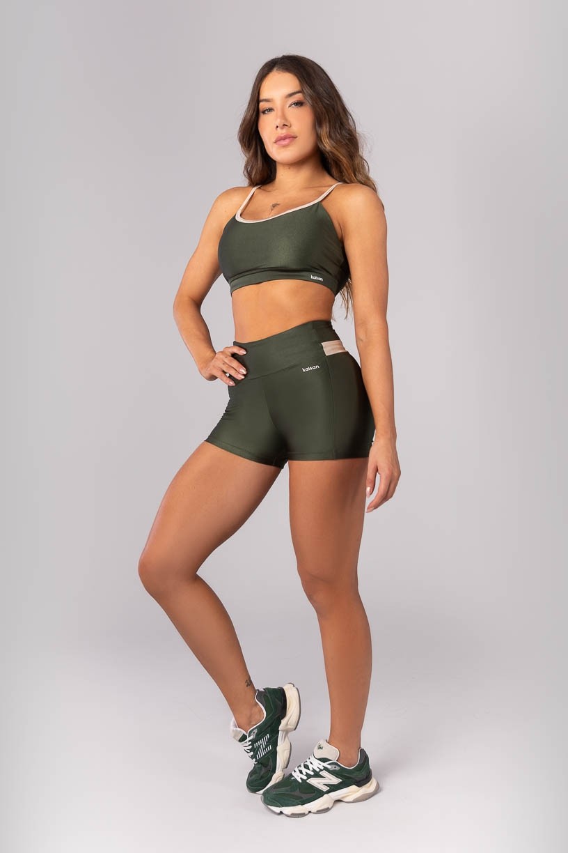 K4156-A_Short_com_Recorte_no_Cos_Verde_Militar__Bege__Ref:_K4156-A