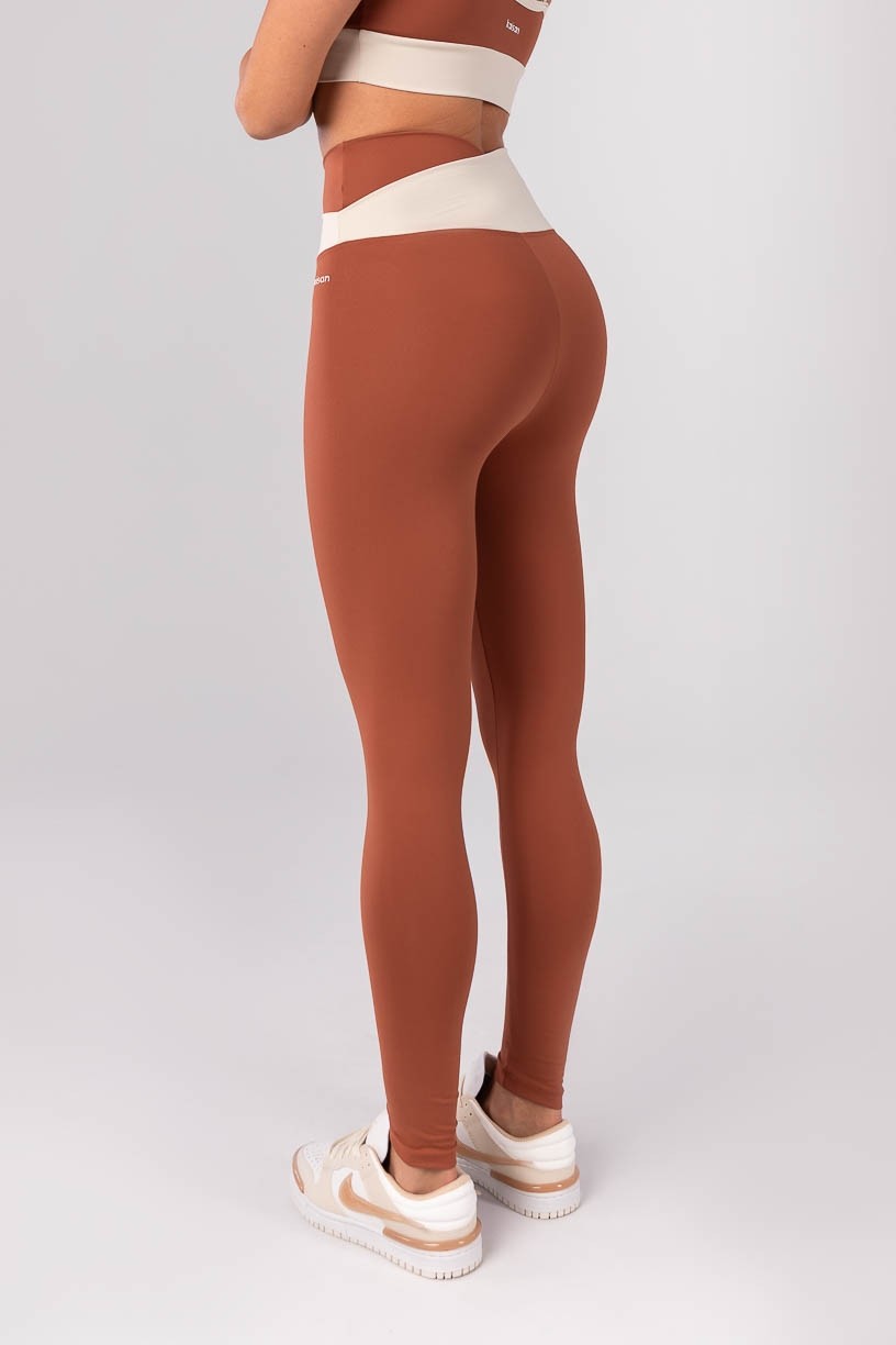 K4173-A_Calca_Legging_com_Cos_Transpassado_Bicolor_Marrom__Off-White__Ref:_K4173-A