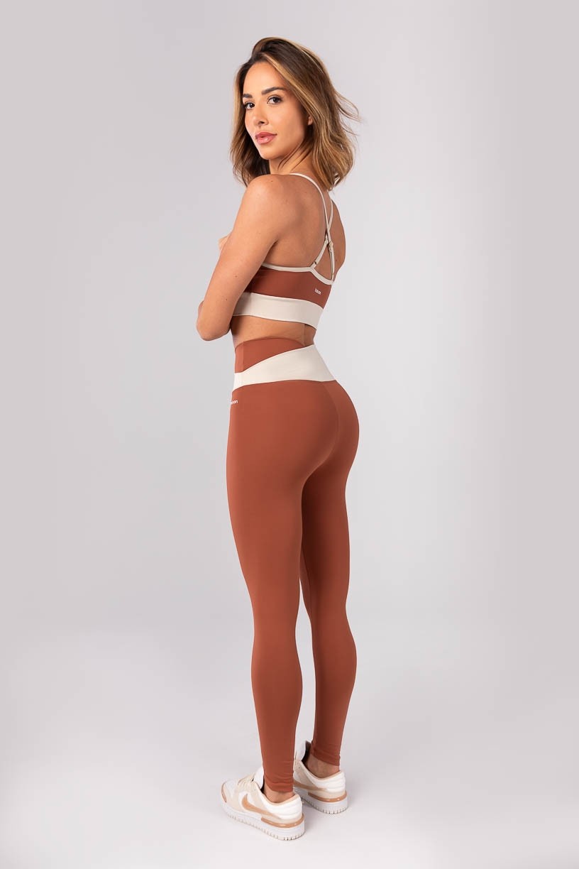 K4173-A_Calca_Legging_com_Cos_Transpassado_Bicolor_Marrom__Off-White__Ref:_K4173-A