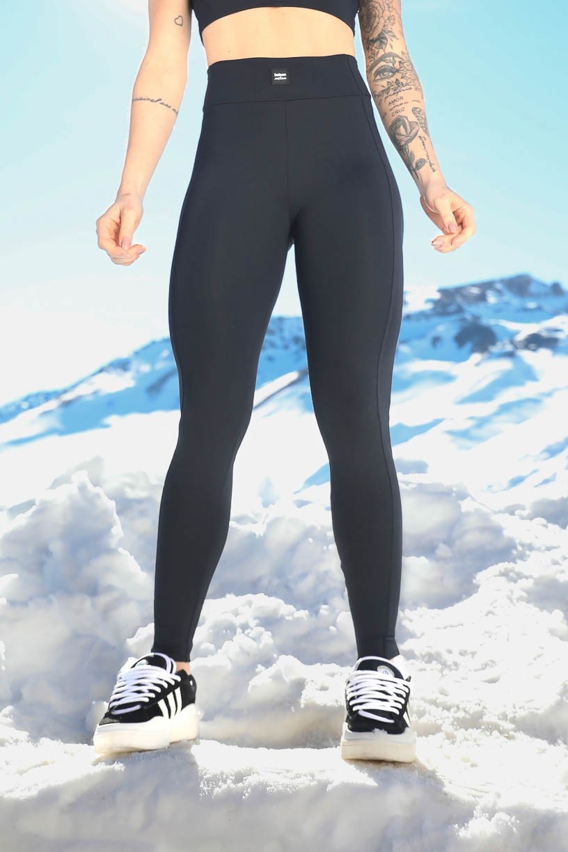 K4266-B_Calca_Legging_com_Recortes_e_Emborrachado_Preto__Ref:_K4266-B