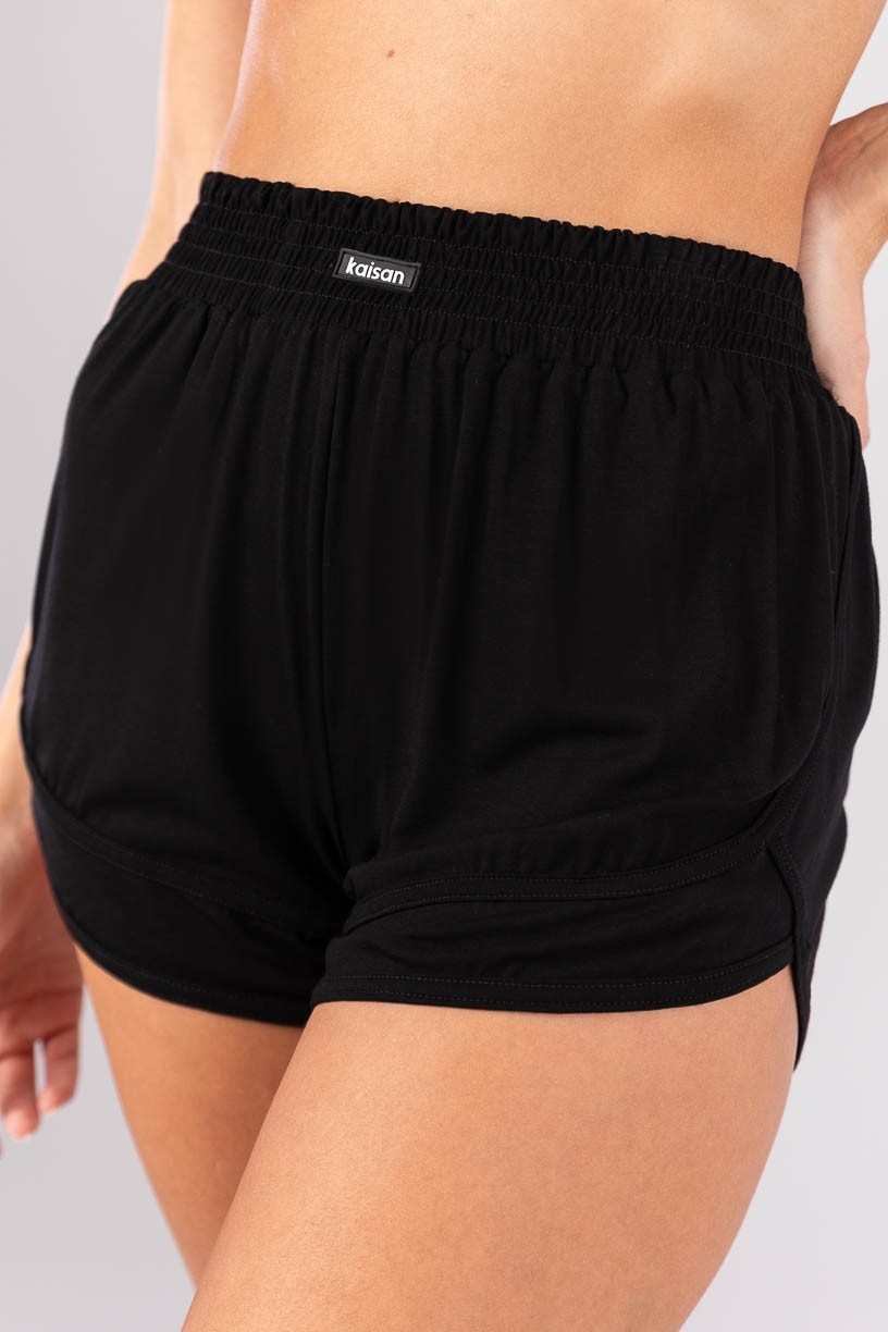 K4409-A_Short_Soltinho_com_Detalhe_Na_Barra_Preto__Ref:_K4409-A