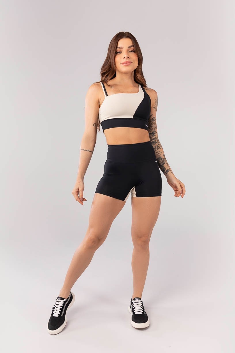 K4090-B_Short_com_Faixa_no_Entrepernas_Preto__Bege__Ref:_K4090-B