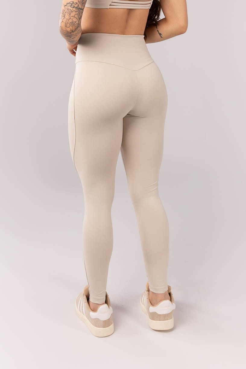 K4081-B_Calca_Legging_com_Cos_em_V_e_Recortes_Bege__Ref:_K4081-B