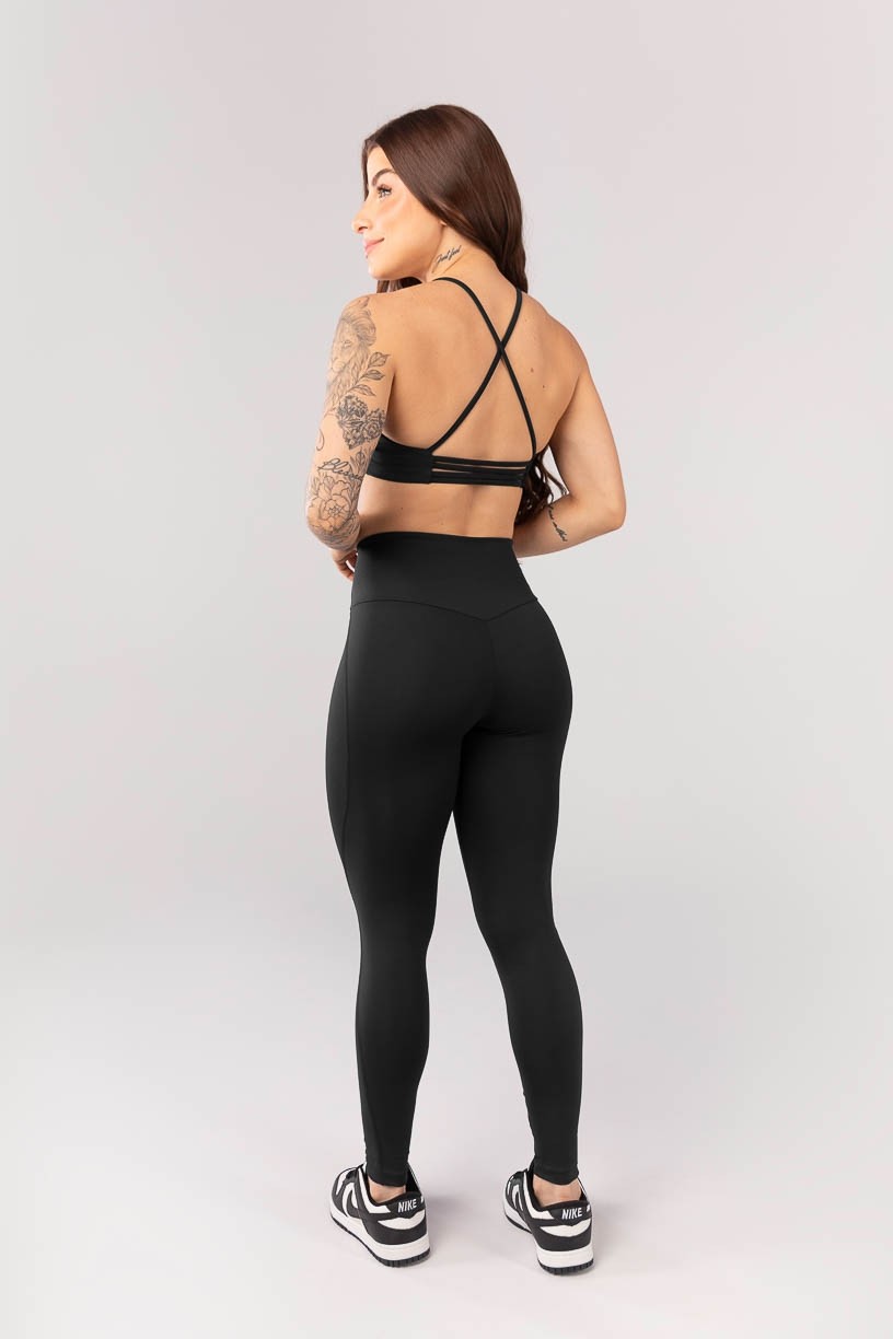 K4081-A_Calca_Legging_com_Cos_em_V_e_Recortes_Preto__Ref:_K4081-A