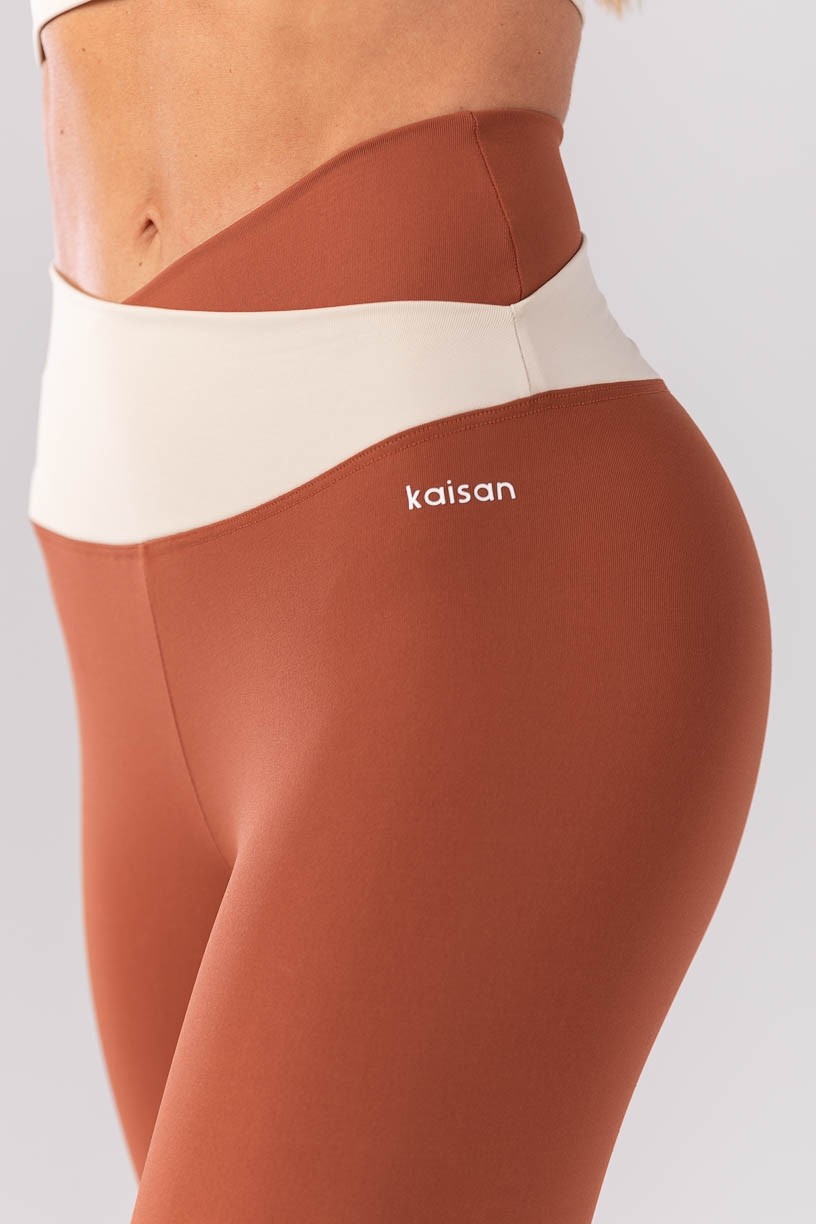 K4173-A_Calca_Legging_com_Cos_Transpassado_Bicolor_Marrom__Off-White__Ref:_K4173-A