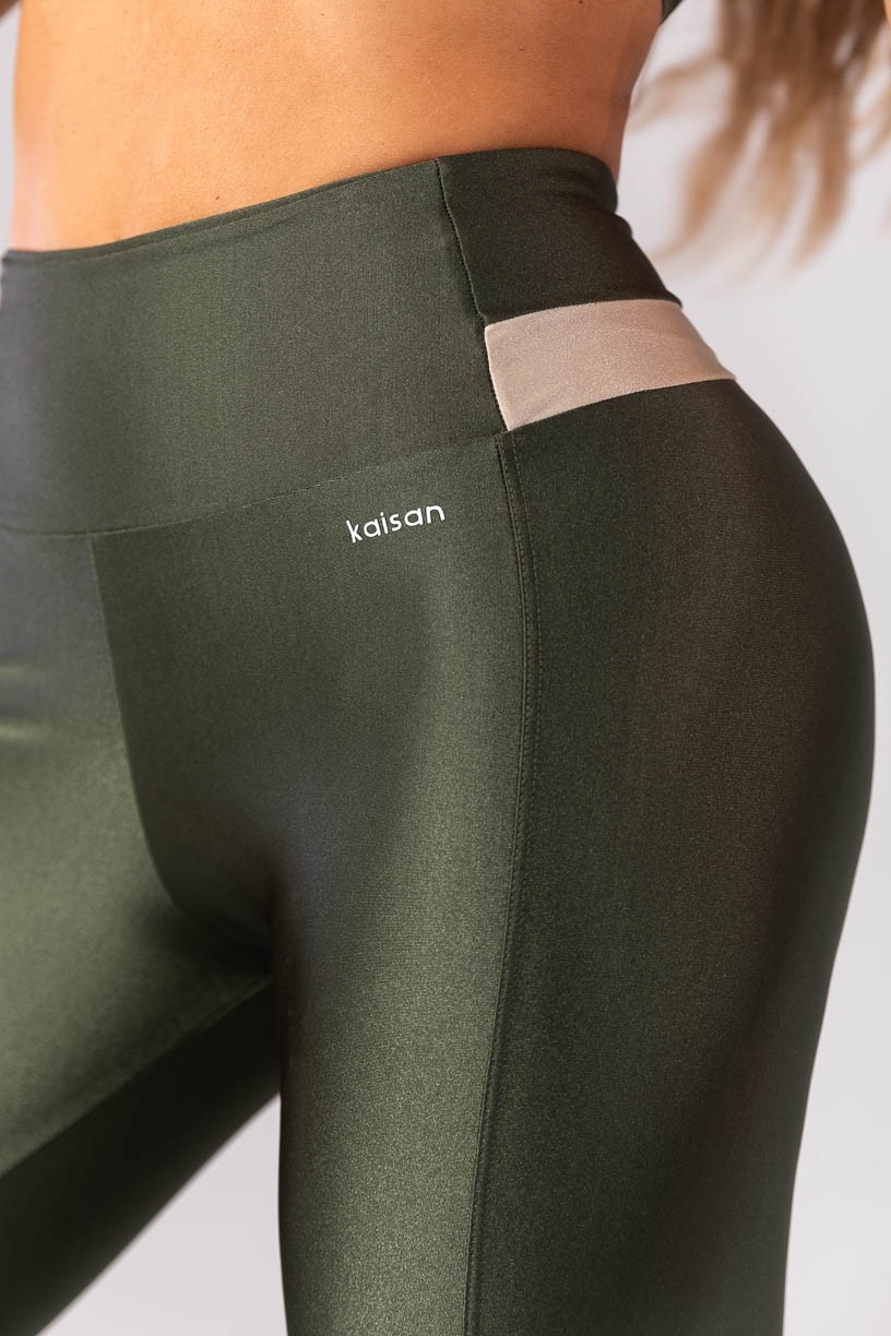 K4155-A_Calca_Legging_com_Recorte_no_Cos_Verde_Militar__Bege__Ref:_K4155-A