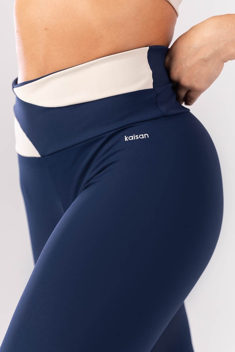 K4111-A_Calca_Legging_com_Recortes_no_Cos_Azul_Marinho__Bege__Ref:_K4111-A