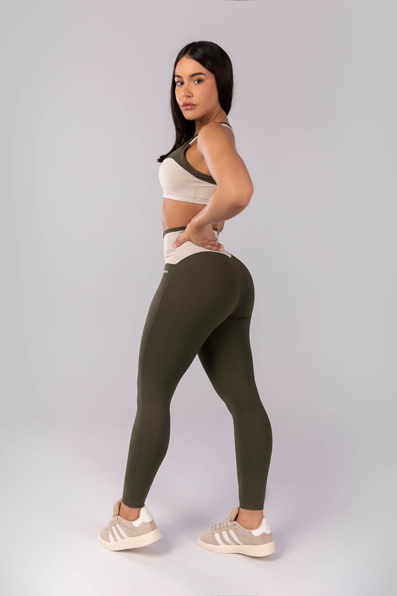 K4124-A_Calca_Legging_com_Vira_e_Cos_em_V_Verde_Militar__Bege__Ref:_K4124-A