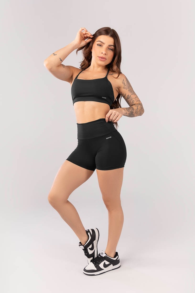 K4082-A_Short_com_Cos_em_V_e_Recortes_Preto__Ref_K4082-A