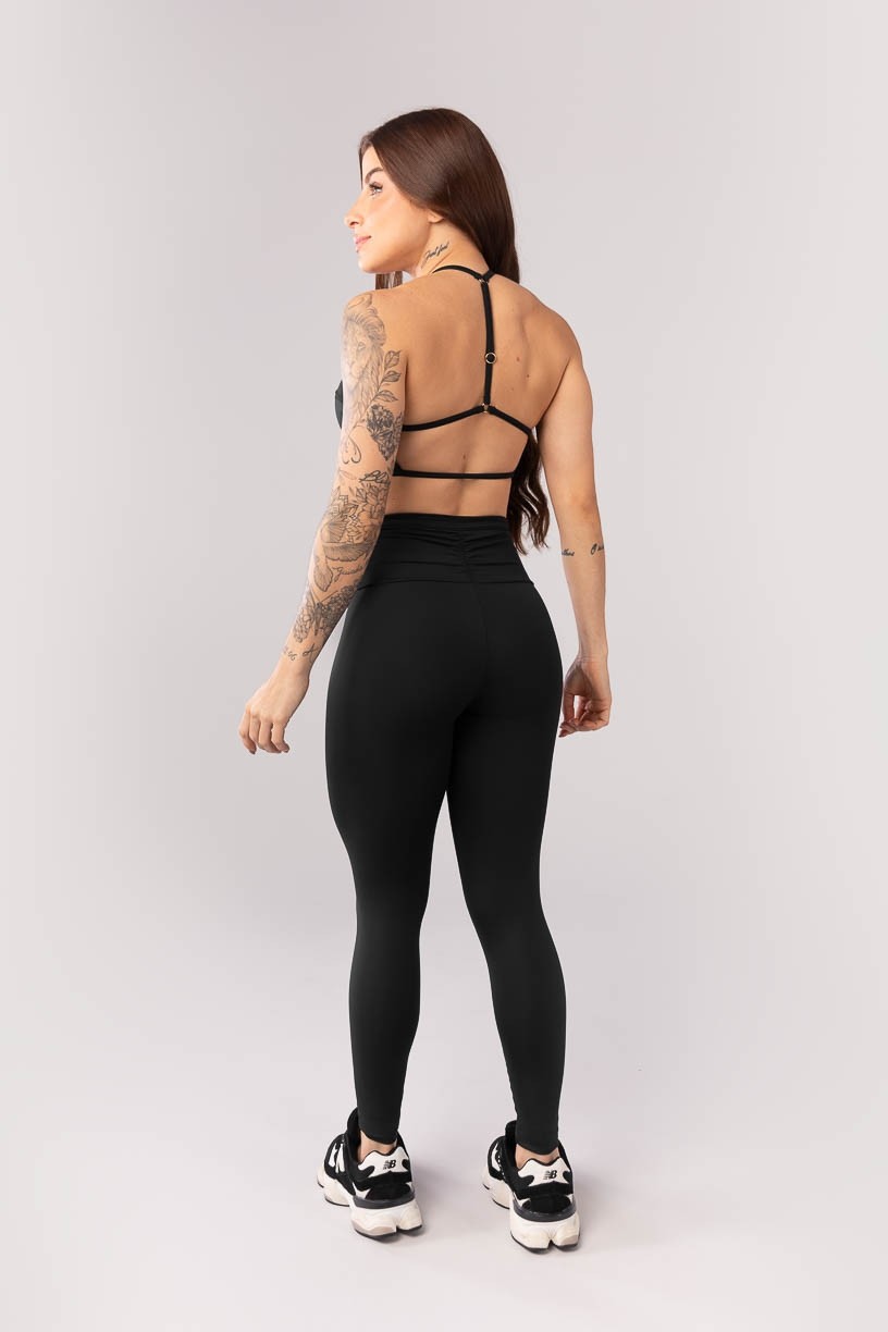 K4095-A_Calca_Legging_com_Bolso_Franzido_no_Cos_Preto__Ref_K4095-A