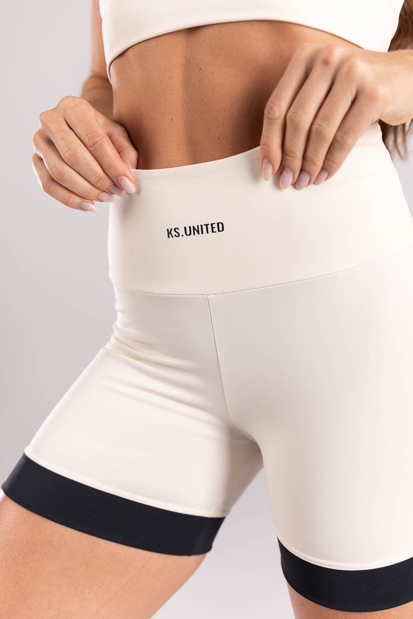 K3981-A_Short_Bicolor_com_Pala_Off-White__Preto__Ref:_K3981-A