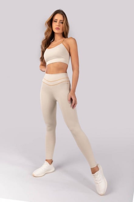 K4390-A_Calca_Legging_com_Cobertura_no_Cos_Bege__Caramelo__Ref:_K4390-A